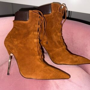 NWOT- Good American Suede Lace-Up “Scandal” Ankle Boots size 8.5